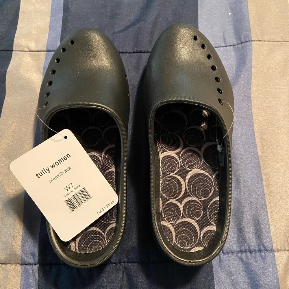 CROCS Woman’s Tully Clogs size 7W